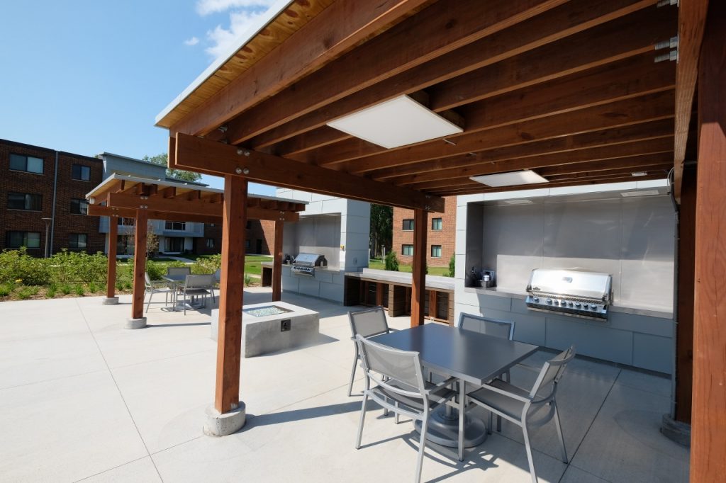 The Shelard Village Apartments in St Louis Park outdoor grilling and lounge area